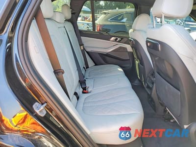 Zdjęcie 11 z 14 samochodu: 2025 BMW X5 XDRIVE50E VIN:5UX43EU04S9X77889 - miniatura