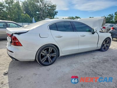 Trzecie zdjęcie samochodu z tyłu: 2020 VOLVO S60 T5 INSCRIPTION VIN:7JR102FLXLG064545 - miniatura