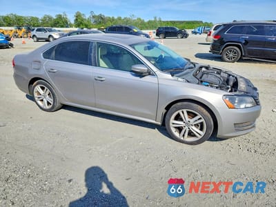 Czwarte zdjęcie samochodu z boku: 2014 VOLKSWAGEN PASSAT SE VIN:1VWBS7A34EC063917 - miniatura