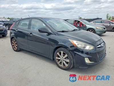 Czwarte zdjęcie samochodu z boku: 2012 HYUNDAI ACCENT SE VIN:KMHCU5AE5CU016616 - miniatura