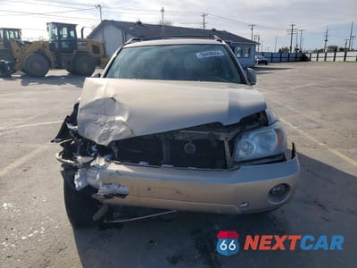Piąte zdjęcie samochodu w środku: 2005 TOYOTA HIGHLANDER LIMITED VIN:JTEEP21A050120176 - miniatura