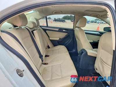 Zdjęcie 10 z 13 samochodu: 2017 VOLKSWAGEN JETTA SE VIN:3VWB67AJXHM321184 - miniatura