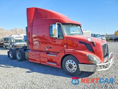 2015 VOLVO VNL SEMI TRUCK 4V4NC9EH9FN912318 - główne zdjęcie licytacji z USA - miniatura