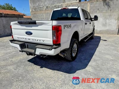 Czwarte zdjęcie samochodu z boku: 2017 FORD F250 SUPER DUTY VIN:1FT7W2BT3HEE70005 - miniatura