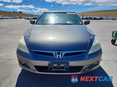 Piąte zdjęcie samochodu w środku: 2006 HONDA ACCORD EX VIN:1HGCM66826A063607 - miniatura