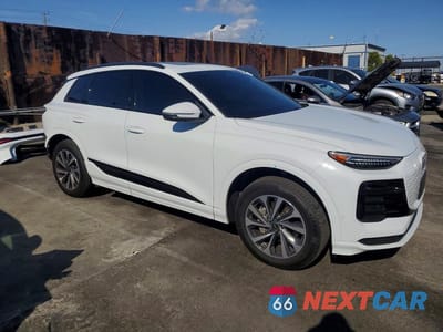 Czwarte zdjęcie samochodu z boku: 2025 AUDI Q6 E-TRON PREMIUM PLUS VIN:WA124BGF1SA020817 - miniatura