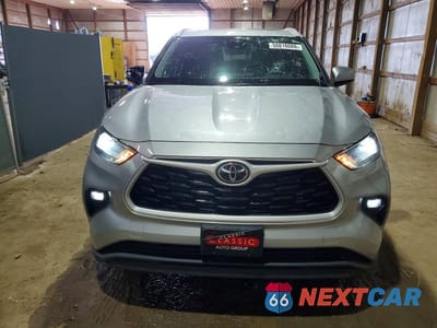 Piąte zdjęcie samochodu w środku: 2023 TOYOTA HIGHLANDER XLE VIN:5TDKDRAH0PS006216 - miniatura