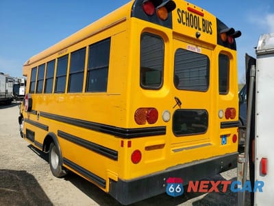 Trzecie zdjęcie samochodu z tyłu: 2017 CHEVROLET EXPRESS G4500 VIN:1HA6GUBG5HN001730 - miniatura