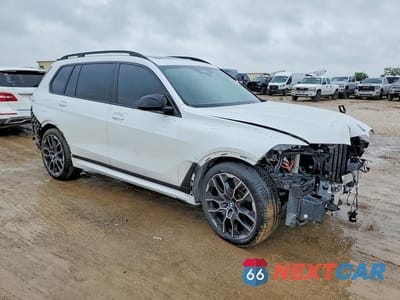 Czwarte zdjęcie samochodu z boku: 2025 BMW X7 M60I VIN:5UX33EM02S9Z88326 - miniatura
