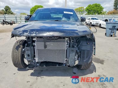 Piąte zdjęcie samochodu w środku: 2025 JEEP GRAND CHEROKEE LAREDO VIN:1C4RJGAG7S8734261 - miniatura