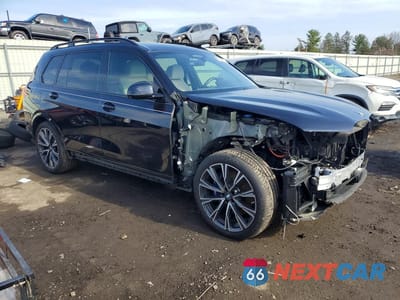 Czwarte zdjęcie samochodu z boku: 2020 BMW X7 M50I VIN:5UXCX6C09L9D34813 - miniatura