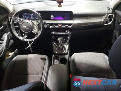Zdjęcie 8 z 13 samochodu: 2024 KIA SELTOS S VIN:KNDEUCAA0R7607362 - miniatura