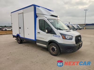Czwarte zdjęcie samochodu z boku: 2022 FORD TRANSIT DELIVERY TRUCK VIN:1FDBW5Z85NKA01701 - miniatura