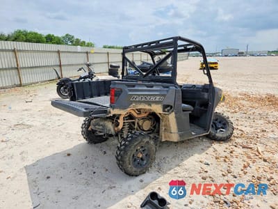 Czwarte zdjęcie samochodu z boku: 2024 POLARIS RANGER XP 1000 UTILITY VEHICLE VIN:3NSTAE998RH365732 - miniatura