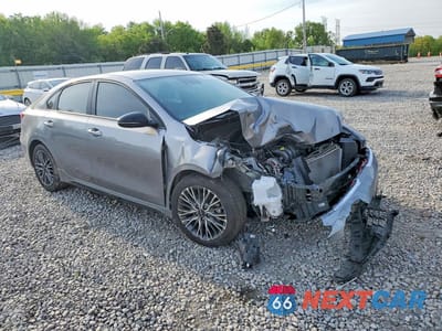 Czwarte zdjęcie samochodu z boku: 2024 KIA FORTE GT-LINE VIN:3KPF54AD7RE826577 - miniatura