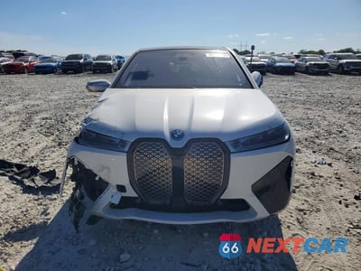 Piąte zdjęcie samochodu w środku: 2025 BMW IX M60 VIN:WB533CF04SCU56433 - miniatura
