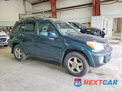 Czwarte zdjęcie samochodu z boku: 2002 TOYOTA RAV4 BASE VIN:JTEHH20V026030422 - miniatura