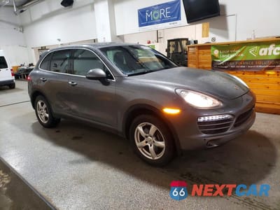 Czwarte zdjęcie samochodu z boku: 2013 PORSCHE CAYENNE VIN:WP1AA2A21DLA06227 - miniatura