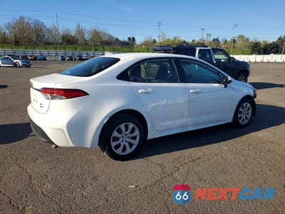 Trzecie zdjęcie samochodu z tyłu: 2025 TOYOTA COROLLA HYBRID LE VIN:JTDBCMFE0SJ043163 - miniatura