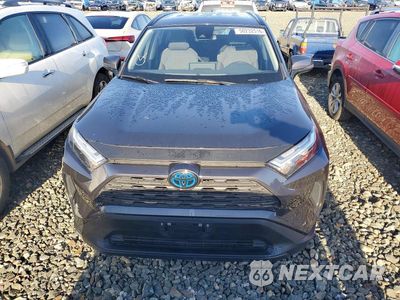 Piąte zdjęcie samochodu w środku: 2024 TOYOTA RAV4 XLE VIN:JTMRWRFV7RJ060040 - miniatura