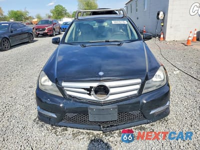 Piąte zdjęcie samochodu w środku: 2013 MERCEDES-BENZ C 300 4MATIC VIN:WDDGF8AB2DR281267 - miniatura