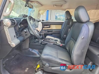 Zdjęcie 7 z 13 samochodu: 2012 TOYOTA FJ CRUISER BASE VIN:JTEBU4BF4CK145682 - miniatura