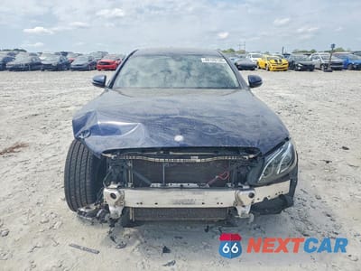 Piąte zdjęcie samochodu w środku: 2017 MERCEDES-BENZ E 300 4MATIC VIN:WDDZF4KB2HA174613 - miniatura