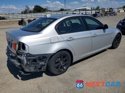 Trzecie zdjęcie samochodu z tyłu: 2011 BMW 328 XI SULEV VIN:WBAPK5G55BNN80193 - miniatura