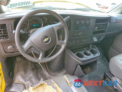 Zdjęcie 8 z 13 samochodu: 2020 CHEVROLET EXPRESS 2500 CARGO DELIVERY VAN VIN:1GCWGAFP4L1226444 - miniatura