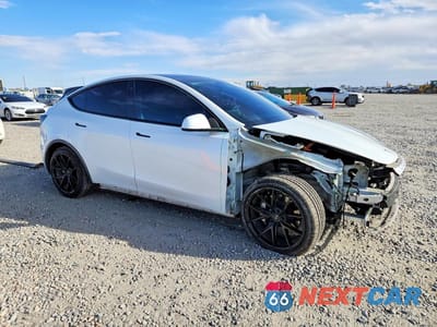 Czwarte zdjęcie samochodu z boku: 2022 TESLA MODEL Y VIN:7SAYGAEE5NF517735 - miniatura