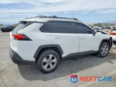 Trzecie zdjęcie samochodu z tyłu: 2020 TOYOTA RAV4 XLE VIN:JTMW1RFV8LD056277 - miniatura