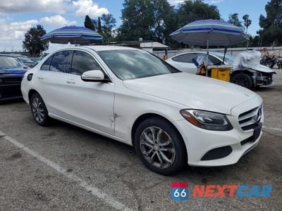Czwarte zdjęcie samochodu z boku: 2015 MERCEDES-BENZ C 300 4MATIC VIN:55SWF4KBXFU029111 - miniatura