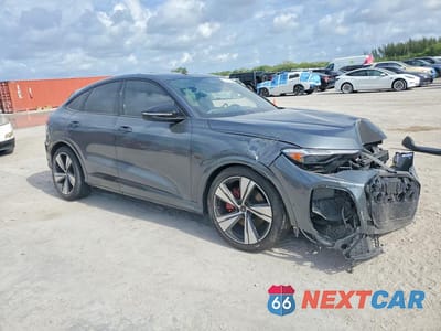 Czwarte zdjęcie samochodu z boku: 2025 AUDI SQ5 SPORTBACK PREMIUM PLUS VIN:WA1B5AGU8S2099824 - miniatura
