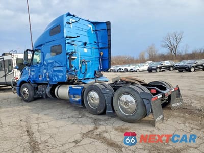 Trzecie zdjęcie samochodu z tyłu: 2021 VOLVO VNL SEMI TRUCK VIN:4V4NC9EH1MN269539 - miniatura
