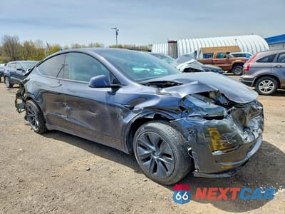 Czwarte zdjęcie samochodu z boku: 2024 TESLA MODEL Y VIN:7SAYGDEE8RF160817 - miniatura
