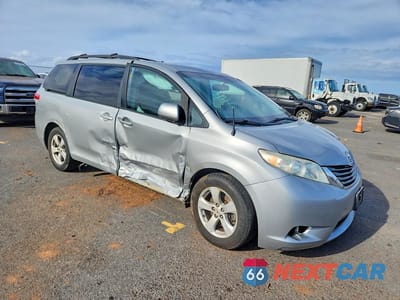 Czwarte zdjęcie samochodu z boku: 2012 TOYOTA SIENNA LE 8-PASSENGER VIN:5TDKK3DC4CS237245 - miniatura