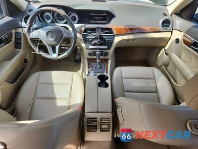 Zdjęcie 8 z 12 samochodu: 2013 MERCEDES-BENZ C 300 4MATIC VIN:WDDGF8AB9DR282304 - miniatura