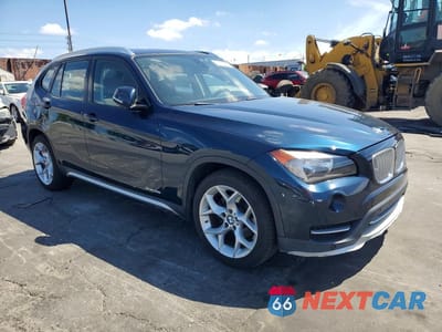 Czwarte zdjęcie samochodu z boku: 2015 BMW X1 SDRIVE28I VIN:WBAVM1C51FVW58247 - miniatura