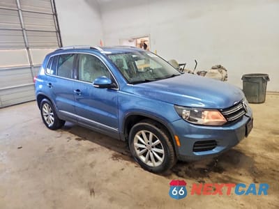 Czwarte zdjęcie samochodu z boku: 2017 VOLKSWAGEN TIGUAN WOLFSBURG VIN:WVGRV7AX8HK025608 - miniatura