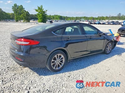 Trzecie zdjęcie samochodu z tyłu: 2020 FORD FUSION SE VIN:3FA6P0HD7LR237415 - miniatura