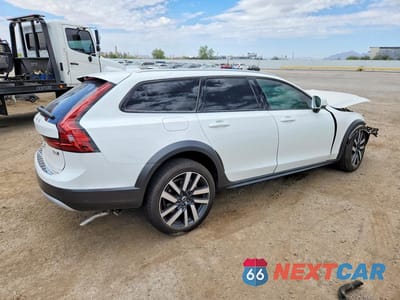 Trzecie zdjęcie samochodu z tyłu: 2026 VOLVO V90 CROSS COUNTRY ULTRA VIN:YV4062NLXT1205740 - miniatura