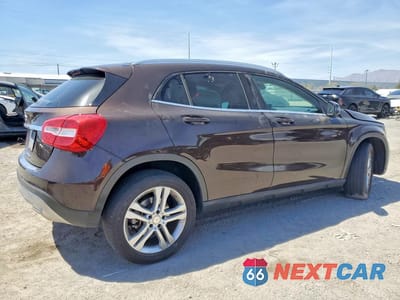 Trzecie zdjęcie samochodu z tyłu: 2016 MERCEDES-BENZ GLA 250 VIN:WDCTG4EB9GJ198733 - miniatura