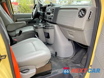 Piąte zdjęcie samochodu w środku: 2021 FORD ECONOLINE E450 SUPER DUTY CUTAWAY VAN VIN:1FDXE4FN8MDC34245 - miniatura