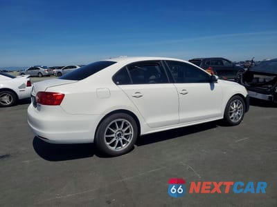 Trzecie zdjęcie samochodu z tyłu: 2012 VOLKSWAGEN JETTA SE VIN:3VWBP7AJ4CM317492 - miniatura