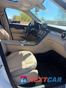 Piąte zdjęcie samochodu w środku: 2017 MERCEDES-BENZ GLC 300 4MATIC VIN:WDC0G4KB4HF136989 - miniatura