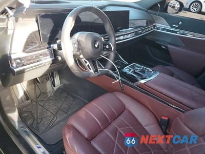 Zdjęcie 8 z 12 samochodu: 2025 BMW 740 I VIN:WBA23EH05SCU59041 - miniatura