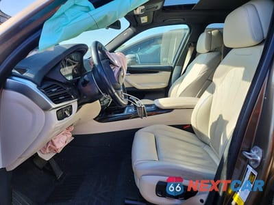 Zdjęcie 7 z 13 samochodu: 2018 BMW X5 SDRIVE35I VIN:5UXKR2C53J0Z16527 - miniatura
