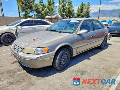 1998 TOYOTA CAMRY LE JT2BG22K3W0192966 - główne zdjęcie licytacji z USA - miniatura