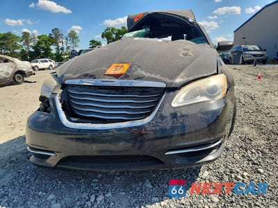 Piąte zdjęcie samochodu w środku: 2013 CHRYSLER 200 LX VIN:1C3CCBAG8DN722129 - miniatura
