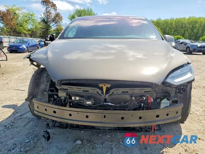 Piąte zdjęcie samochodu w środku: 2016 TESLA MODEL X VIN:5YJXCBE41GF013185 - miniatura